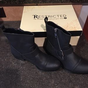 Restricted Brand. Side Zip Moto Boots. Size 8. In Box Never Worn. Black.
